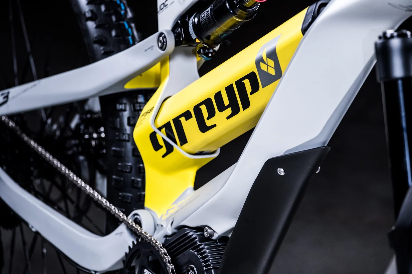 The Greyp G6 features a removable Li-ion battery pack