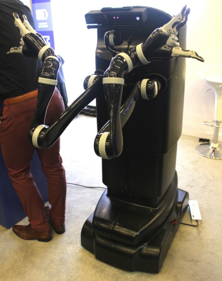 The Movo can be equipped with either one or two arms, and moves omnidirectionally (at a maximum speed of 2 meters/78.8 inches per second) on a set of wheels in its base