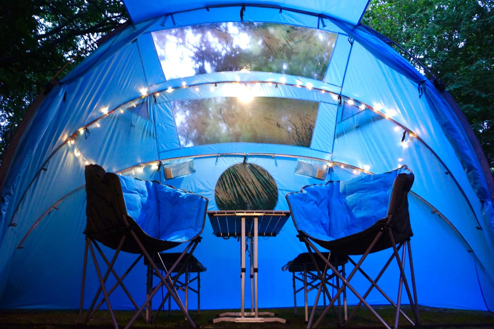 Looks like a cozy spot for evening cocktails