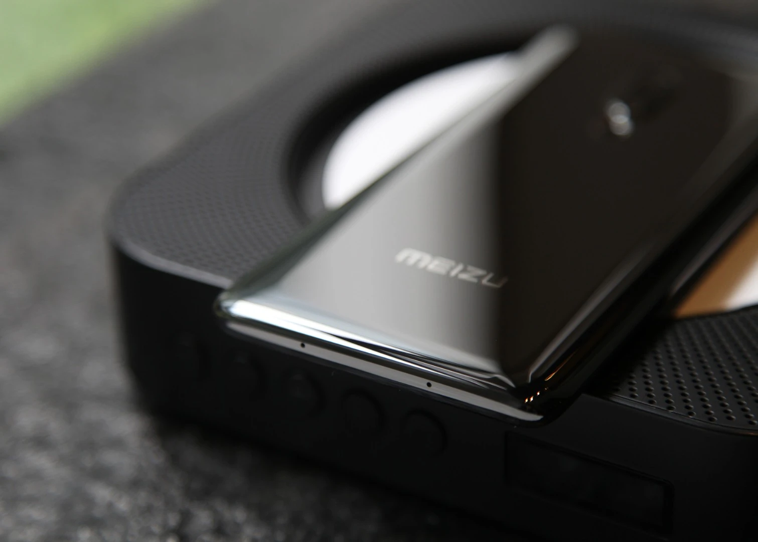 There are in fact two holes on the Meizu Zero, for a microphone and a reset button