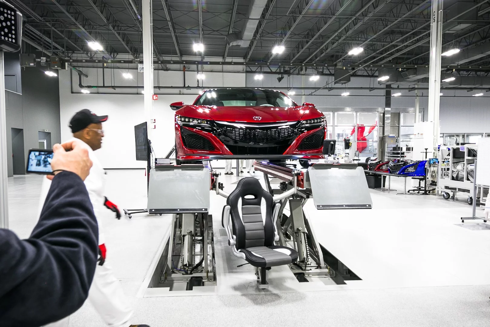 Acura's "Star Wars" chair uses rollers attached to the hoist and a pedestal wheel to move about