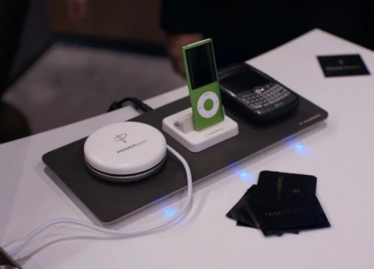 Powermat display at CES 2009