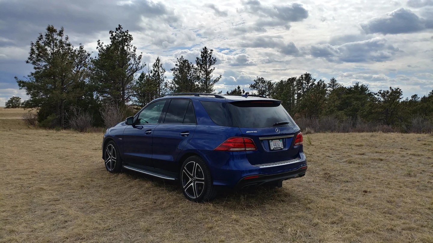 The GLE43 is EPA-rated at 17 mpg (13.8 l/100km) in the city and 23 mpg (10.2 l/100km) on the highway