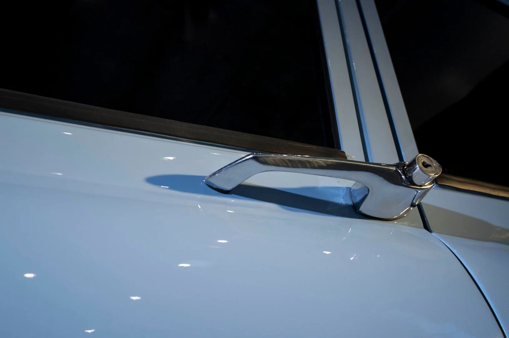 Door handle on Kalashnikov's CV-1 electric car