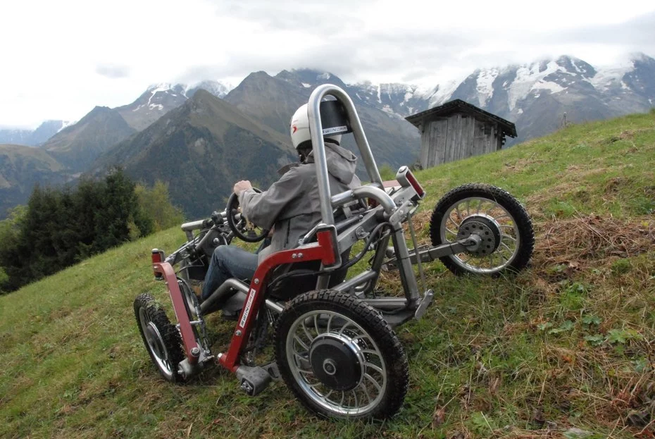 Thanks to its highly maneuverable tilting design, the Swincar Spider is adept at traversing across hills