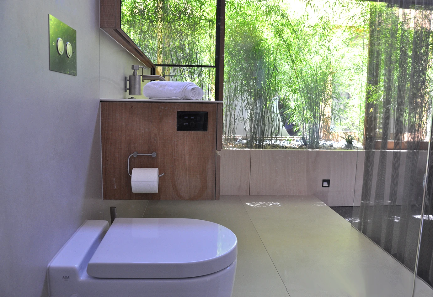 The master bedroom en suite (Photo: Edoardo Campanale for Gizmag)