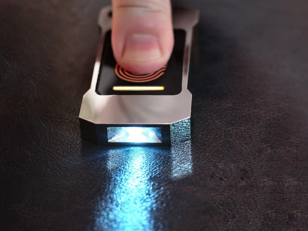 The Lumen flashlight uses a thermoelectric generator to transform body heat into electricity to power an LED