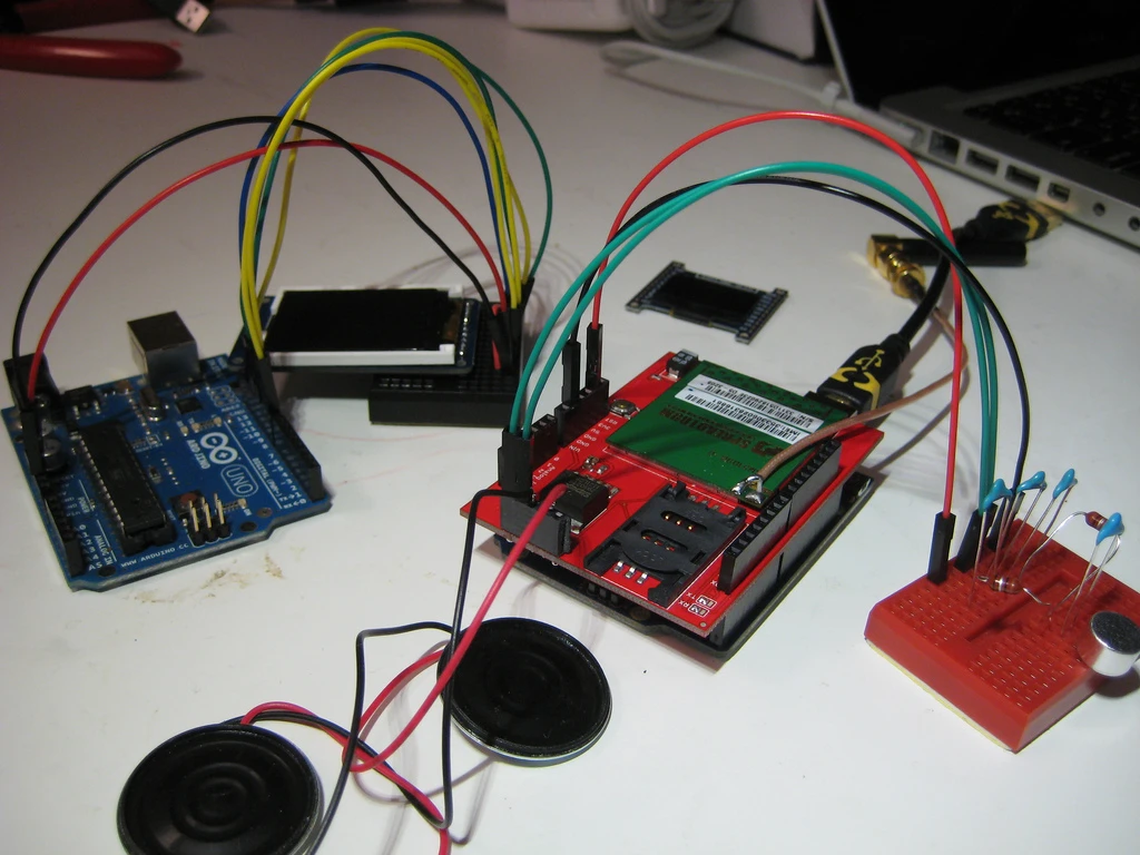 A first prototype of the phone (Photo: David Mellis)