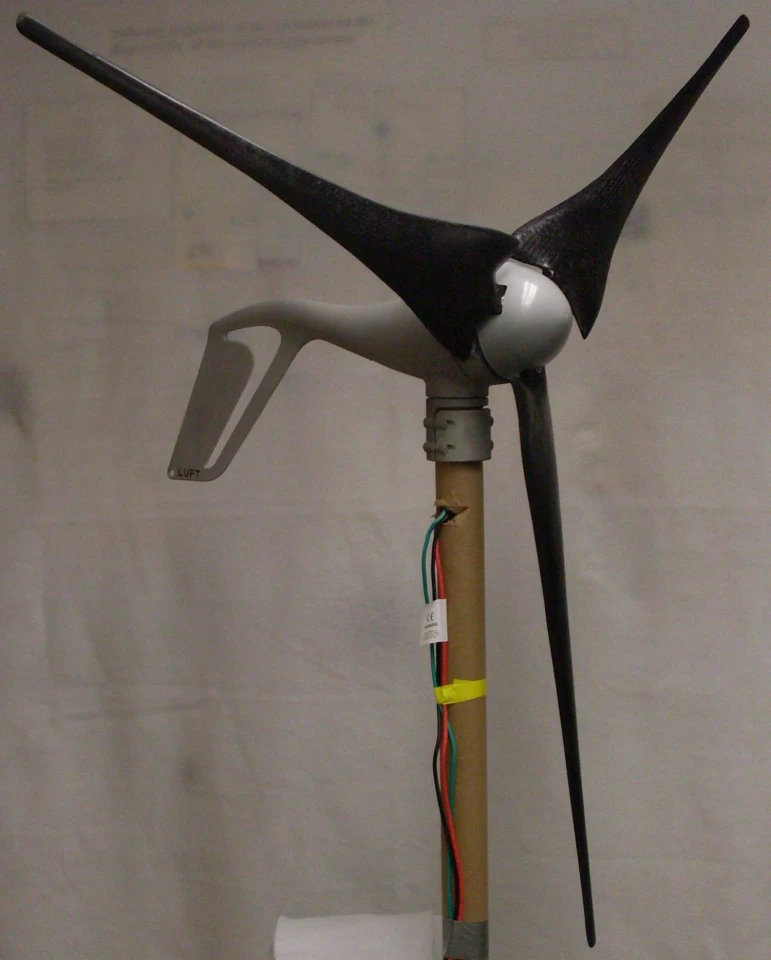 A small wind turbine featuring the polyurethane carbon nanotube-reinforced wind turbine blades (Image: Case Western University)