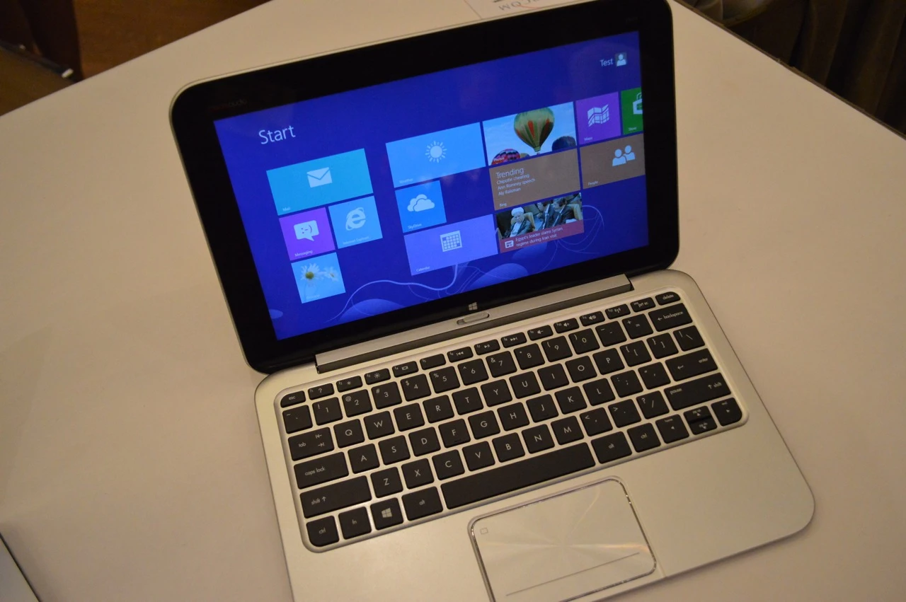 A small connector interface in the keyboard base plugs into the tablet part of the device and two additional magnetic struts secure it in place