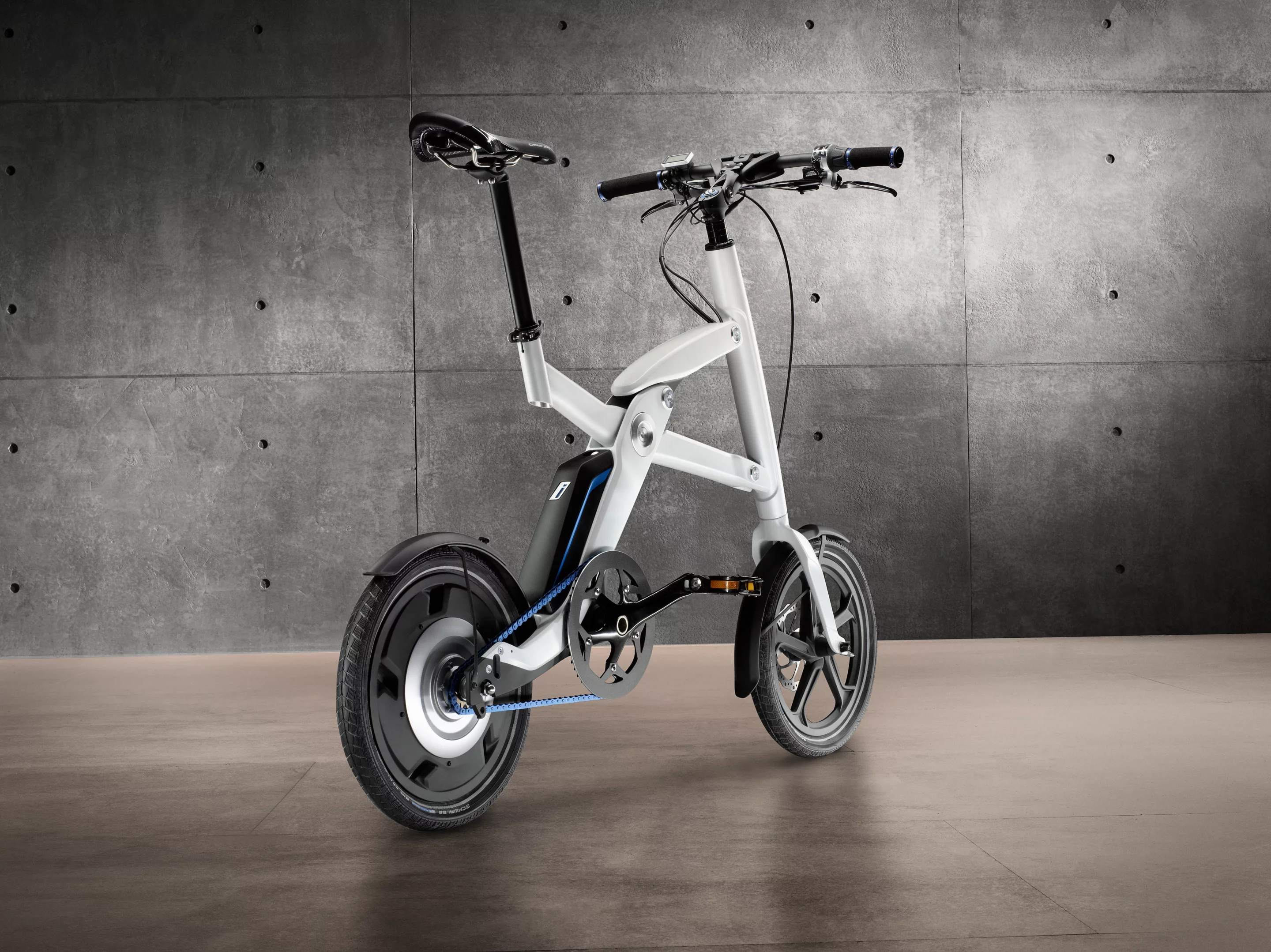 There's a three-speed 42-volt electric hub motor at the rear wheel which provides motor-assist up to 25 km/h (16 mph)