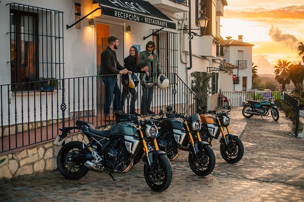 The GSX-8T can be had in these three gorgeous colorways