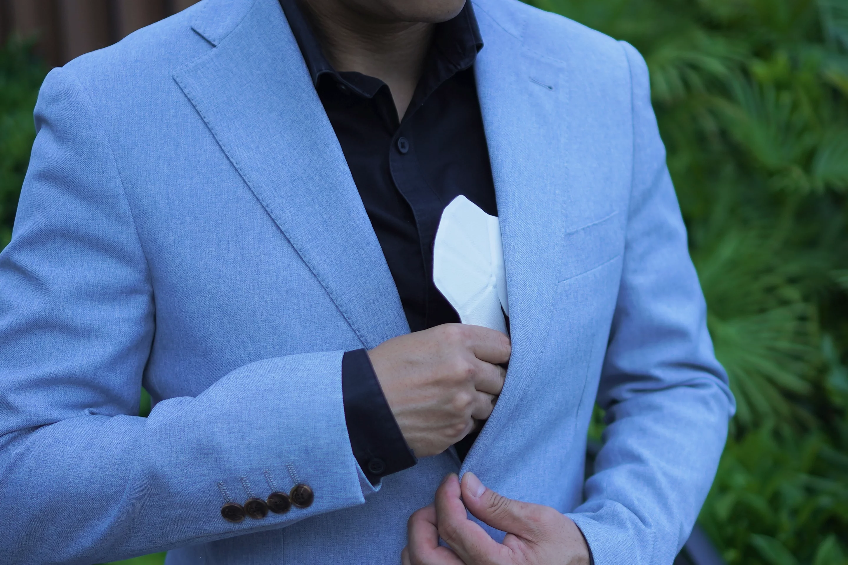 When folded flat, the Air.0 is mostly just 4.5 mm thin