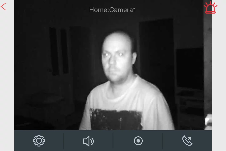 Subjects are more visible using night vision when close to the camera (Photo: Gizmag.com/Darren Quick)