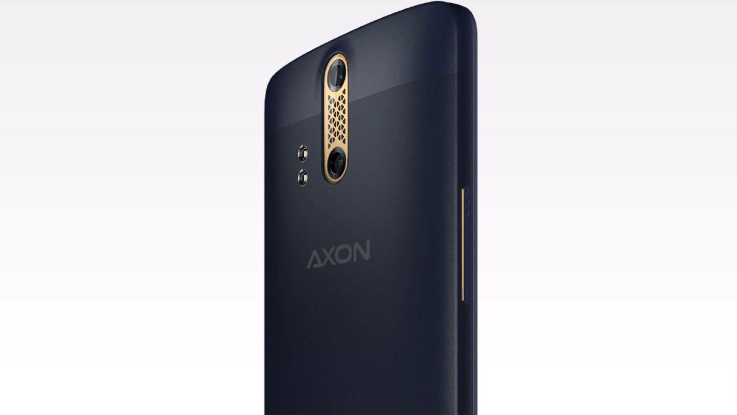 The Axon is not the thinnest handset around, but it features an all metal build with a fairly slick looking design that includes a tiny bezel to the sides of the display