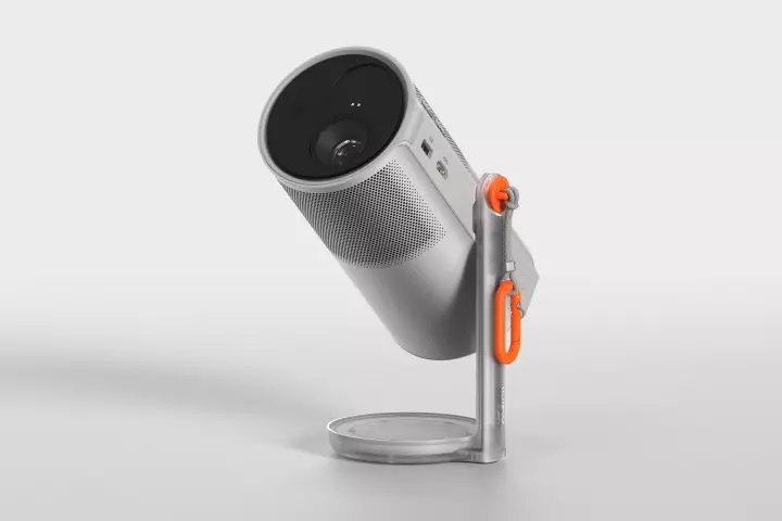 The integrated gimbal stand allows the Play 6 to move the visuals over 360 degrees for maximum positioning flexibility