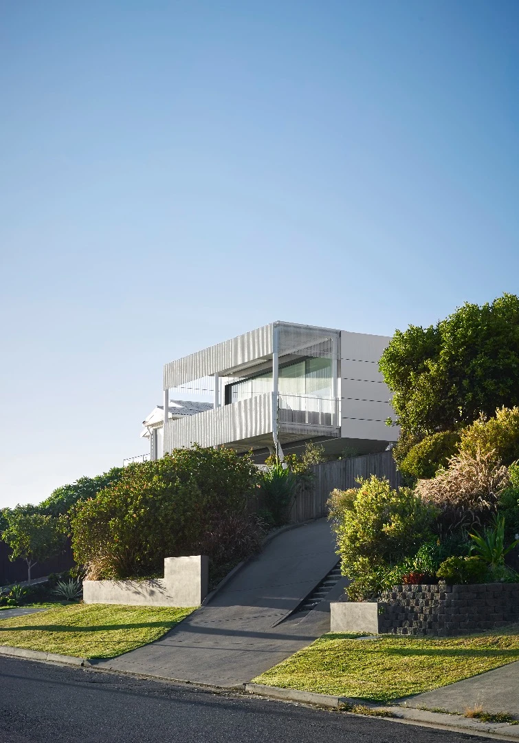 Australia's Austin Maynard Architects was commissioned to build a new home with an ocean view in Newcastle, New South Wales