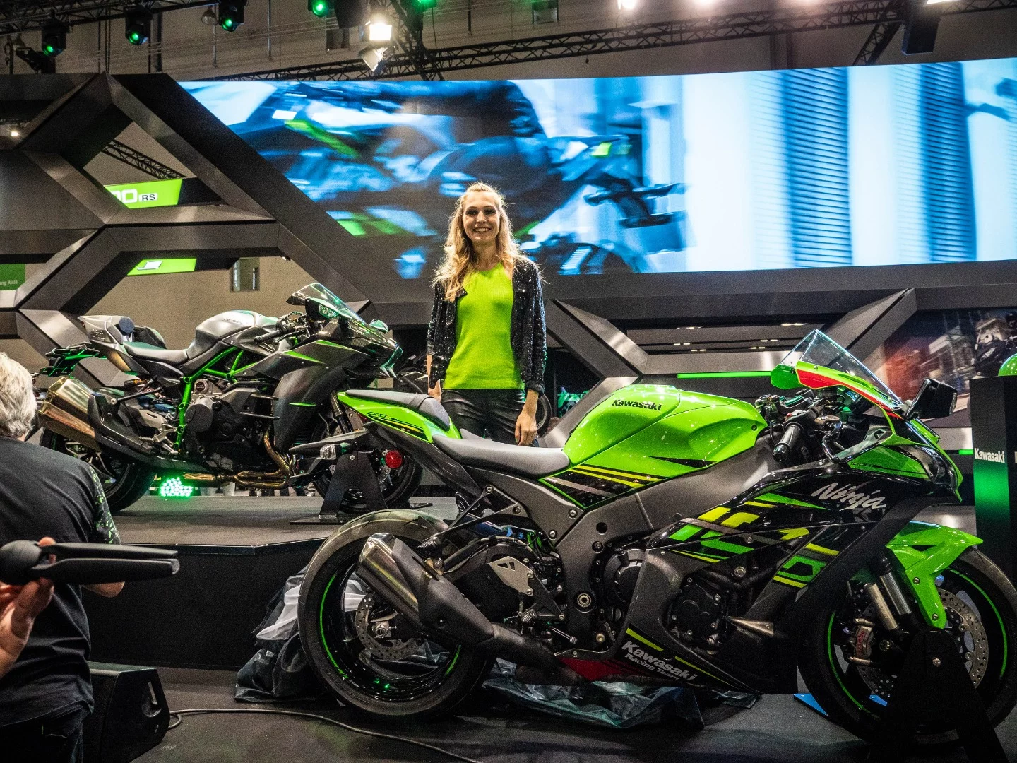 The basic 2019 Kawasaki ZX-10R stands out thanks to the red details on its costumes