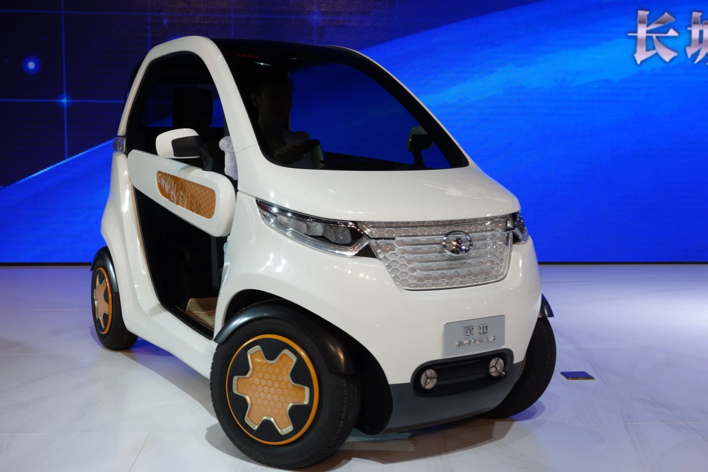 Styling is typical compact EV influenced, with plenty of windscreen and wide open side venting