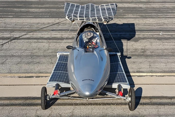 The Streetwing can charge via solar panels while it sits between drives/flights
