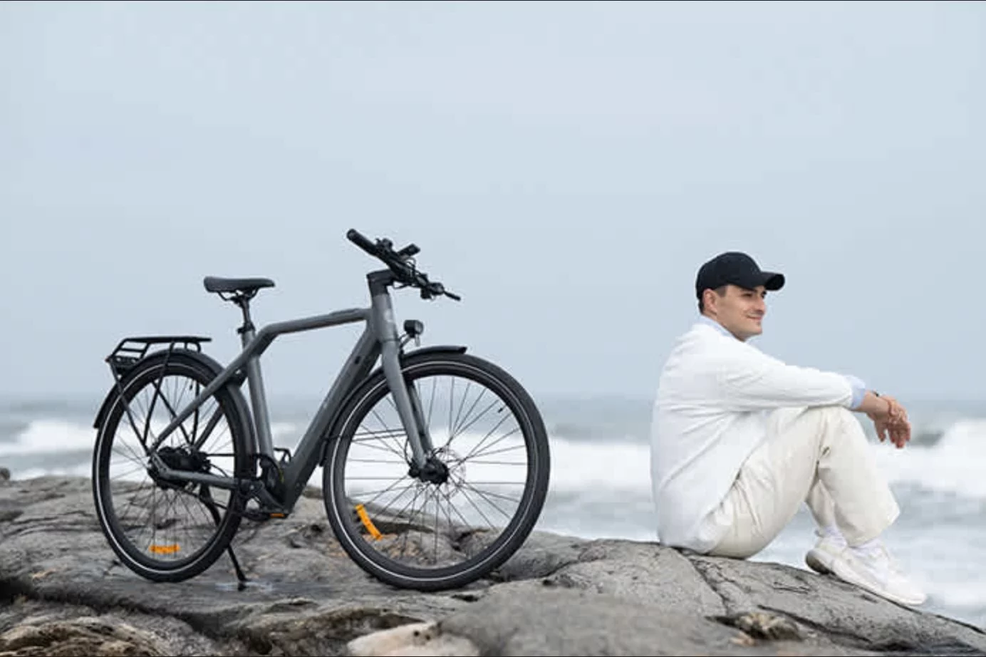 The Air 30 Ultra's Aluminum-alloy frame contributes to an overall weight of 21.4 kg