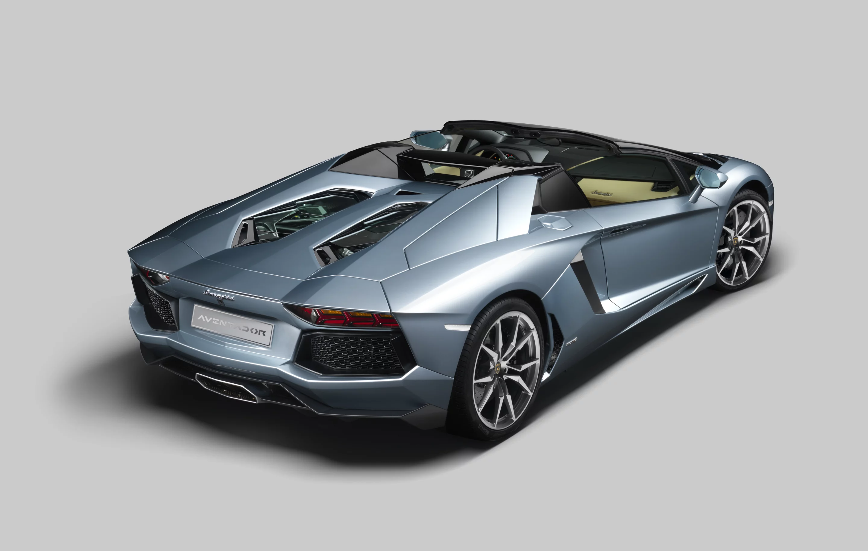 Lamborghini Aventador LP700-4 Roadster rear angle view