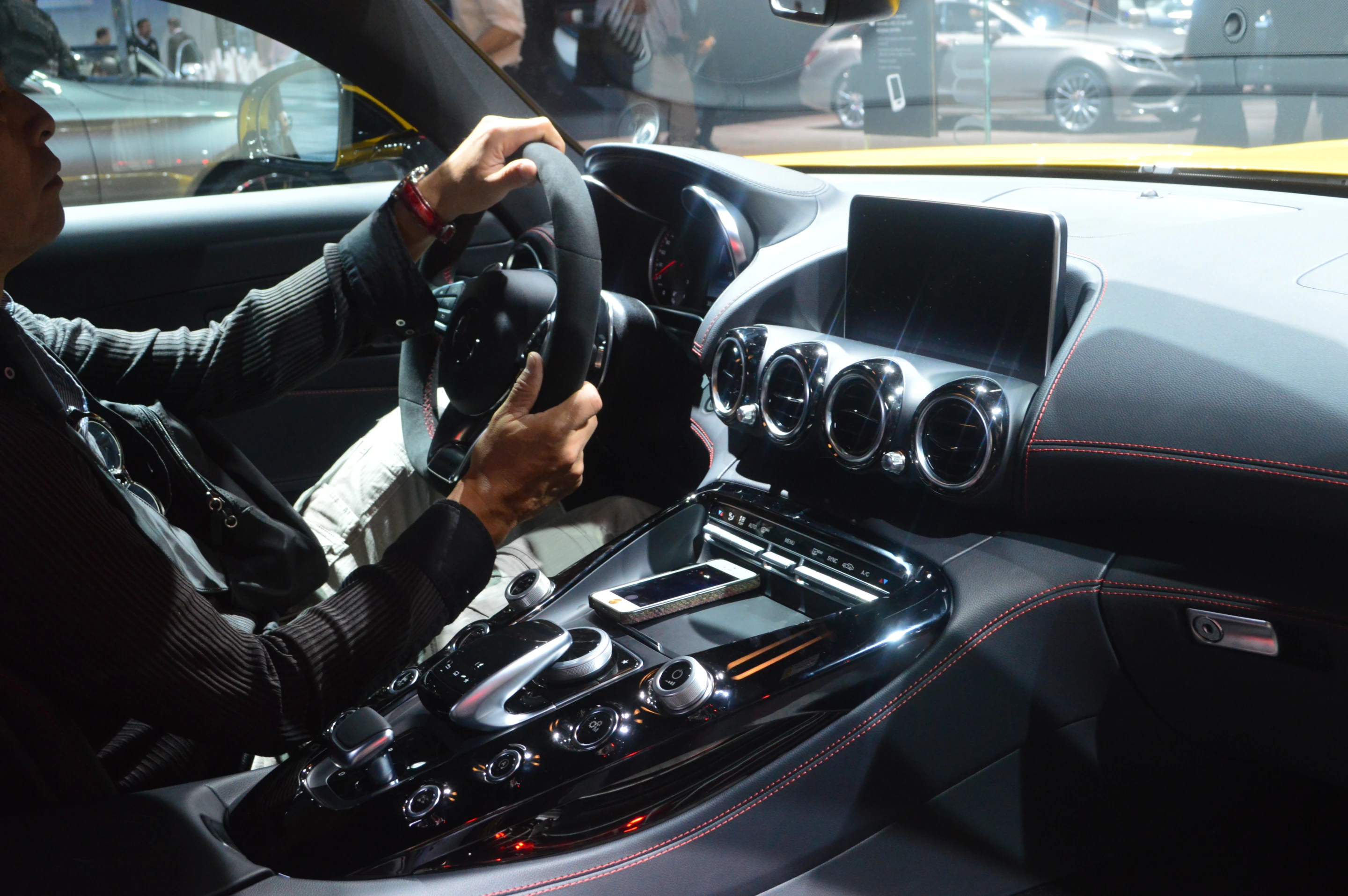 The interior of the AMG GT S is outfitted with the usual array of luxury sport amenities (Photo: C.C. Weiss/Gizmag)