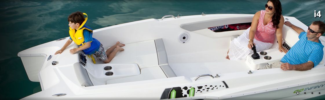 The Infinyte i4 is a pure electric 5-passenger catamaran cruiser (Photo: Infinyte Marine)