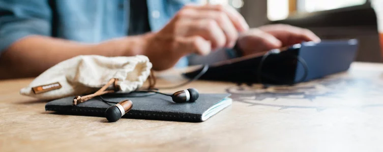 Griffin says that the acoustic qualities of the wooden casing accentuate vocals and bass of the source audio, while also improving volume without distortion or coloring