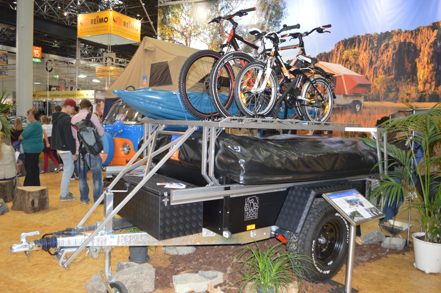 The 3DOG Camping OffRoader is reinforced for dirt and rock excursions