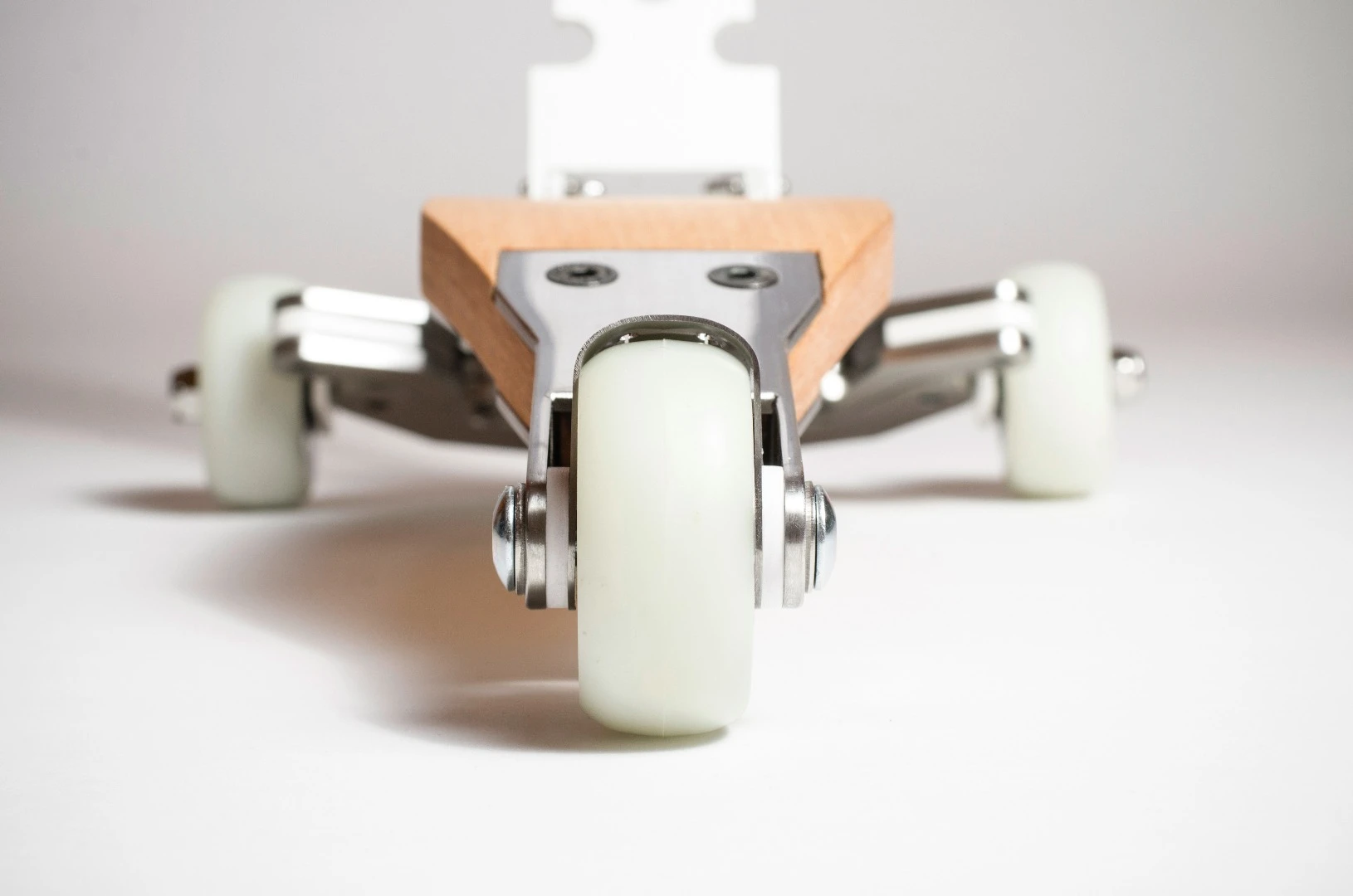 The w scooter weights only 2.3 kg (5 lb)
