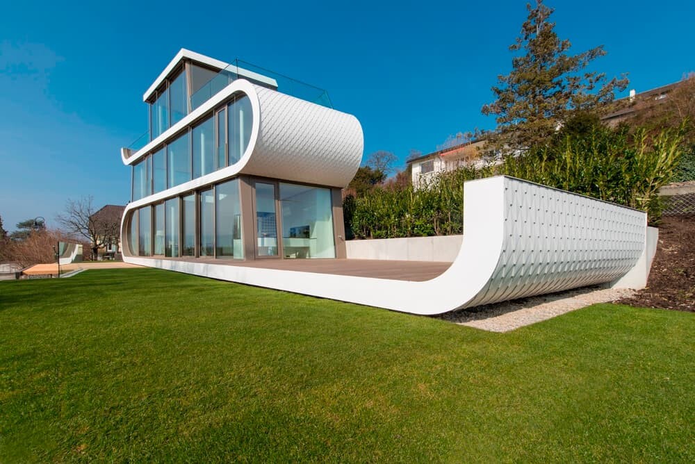 Swiss firm Evolution Design recently completed Flexhouse on the shores of Lake Zurich, Switzerland