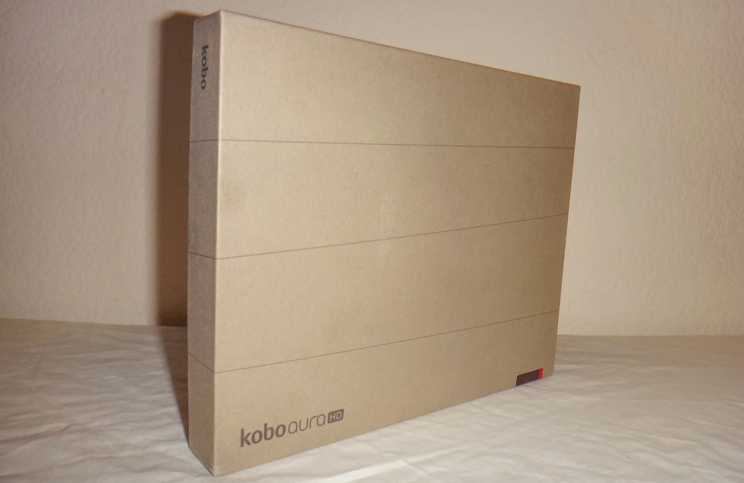 Once it's removed from the nondescript packaging, holding the Kobo Aura HD feels a bit more natural than a typical tablet