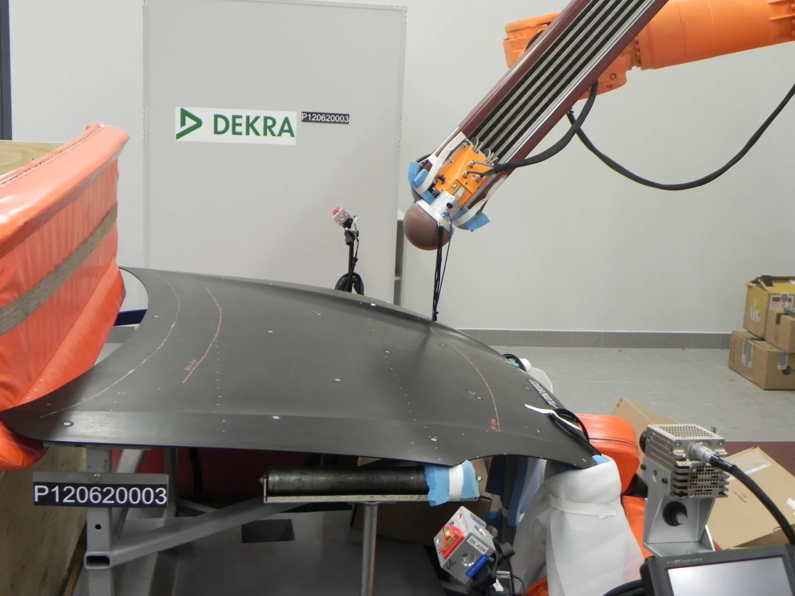 The InEco hood uses an ultralight sandwich construction