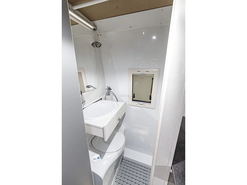A better look at the Schwabenmobil Florida Tango bathroom