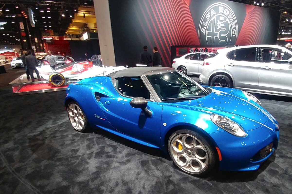 alfa romeo 4c blue