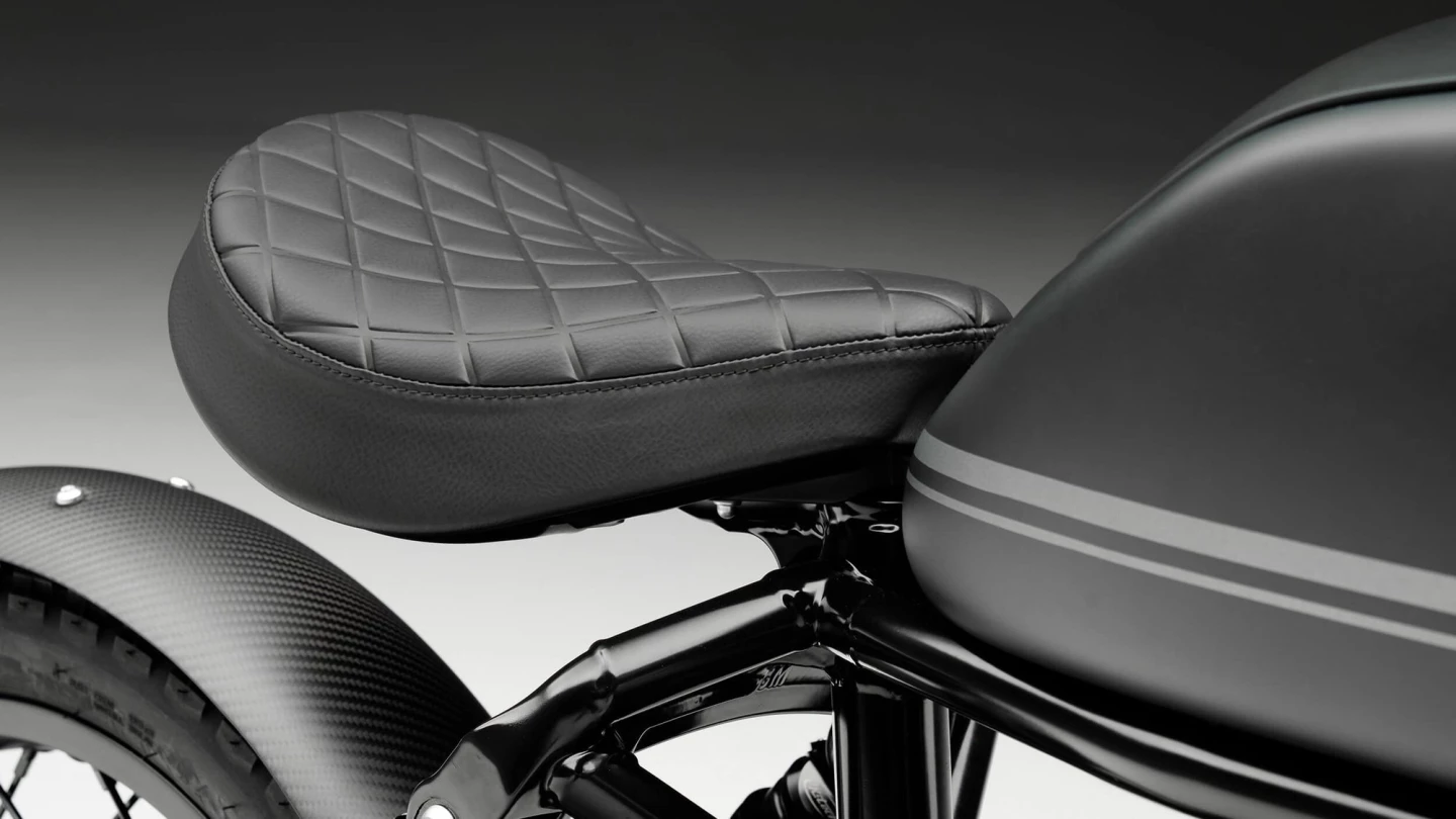 The diamond-stitched bobber seat and analog speedometer add to the traditional design