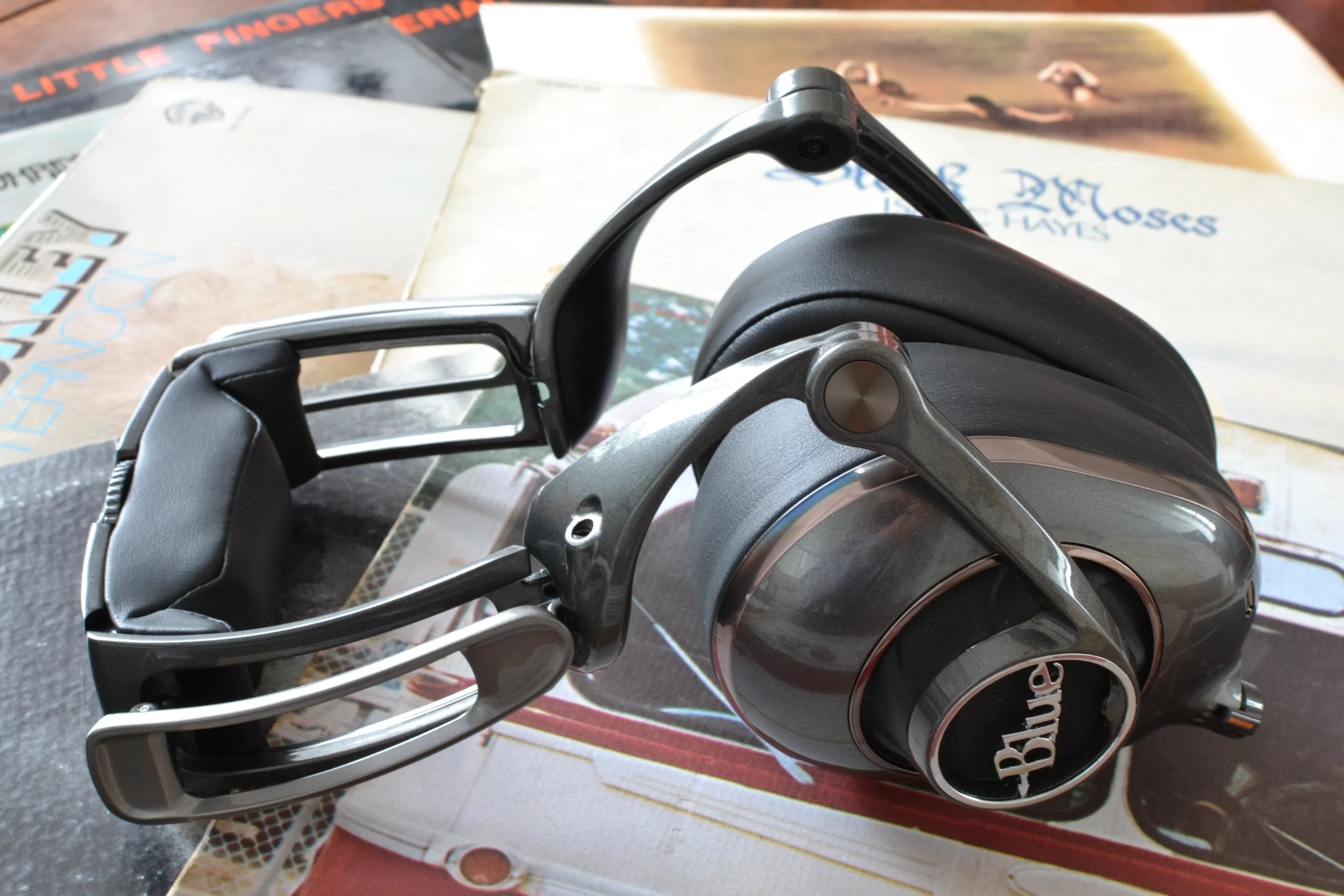The combination of jointed arms and headband and the soft ear pads makes Blue's amp-packing headphones incredibly comfortable for long haul listening (Photo: Paul Ridden/Gizmag)