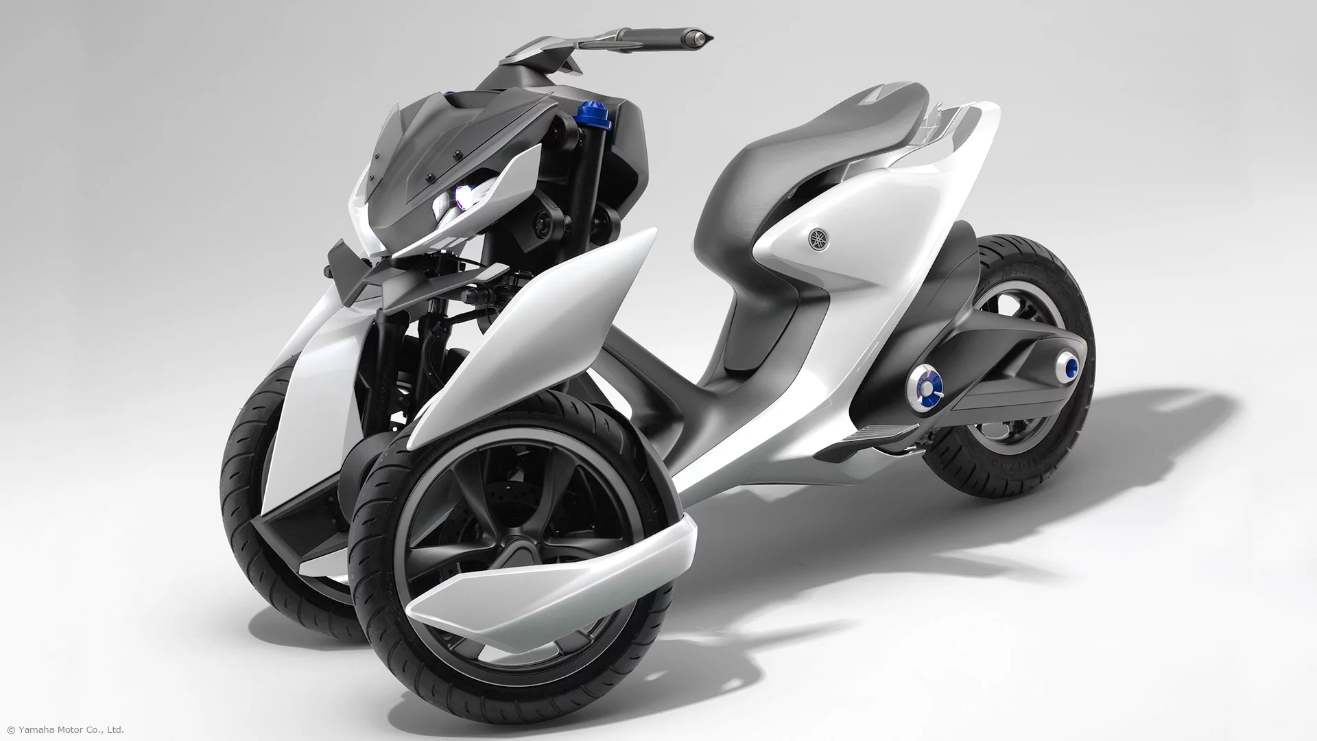 Yamaha's press material indicates that the 03GEN-f was designed with the underlying theme "Future Racing," emphasizing the Leaning Multi-Wheel mechanism and visually expressing both the futuristic feel and Yamaha's racing image.