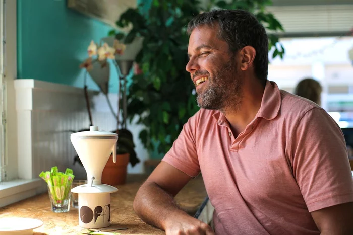 The key innovation of the Immerset is a stainless steel valve that allows the user to control the grind and the cycle of water going through the coffee