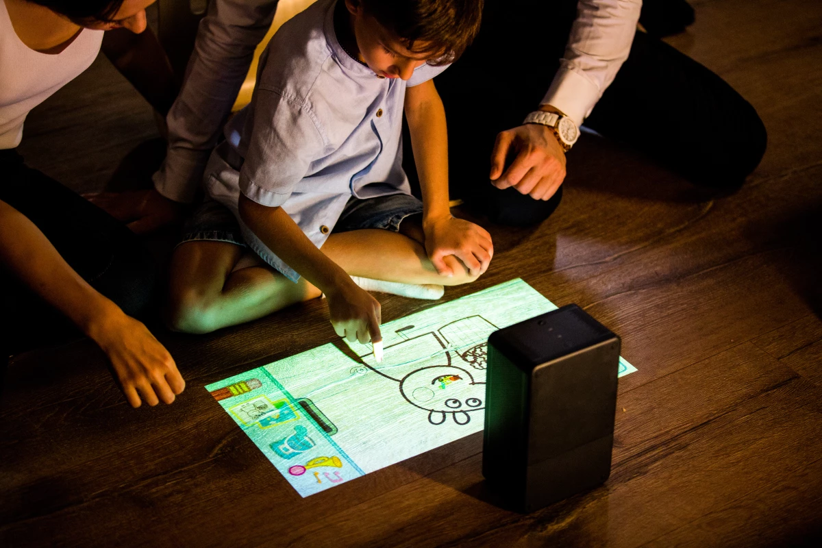 The puppy cube is able to track up to 10 simultaneous touch points on the projected image