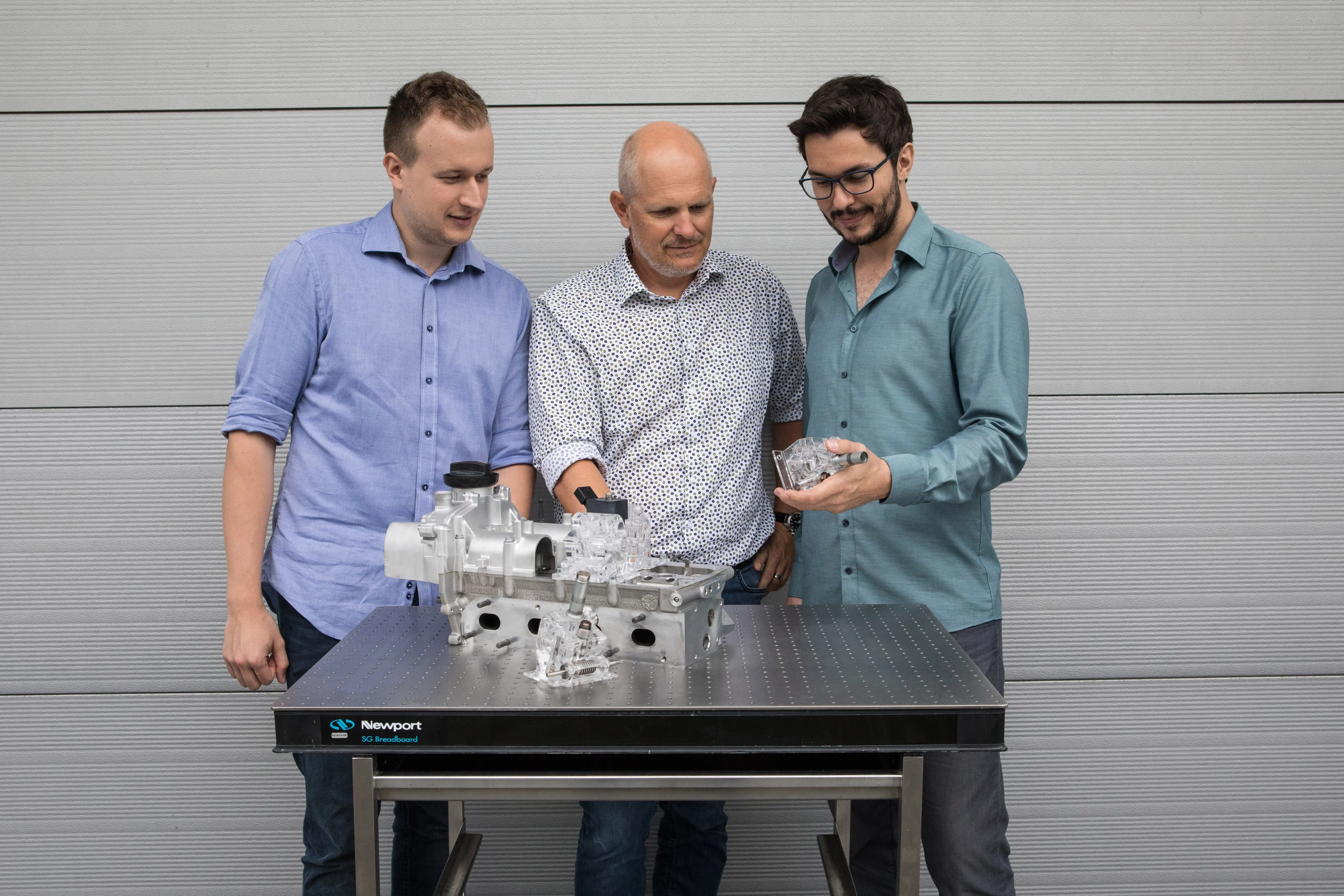 The Empa team with the FlexWork valve train prototype