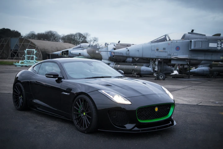 Lister's all-new Thunder boasts a 666-bhp 5.0-liter supercharged V8 and a 208-mph top speed