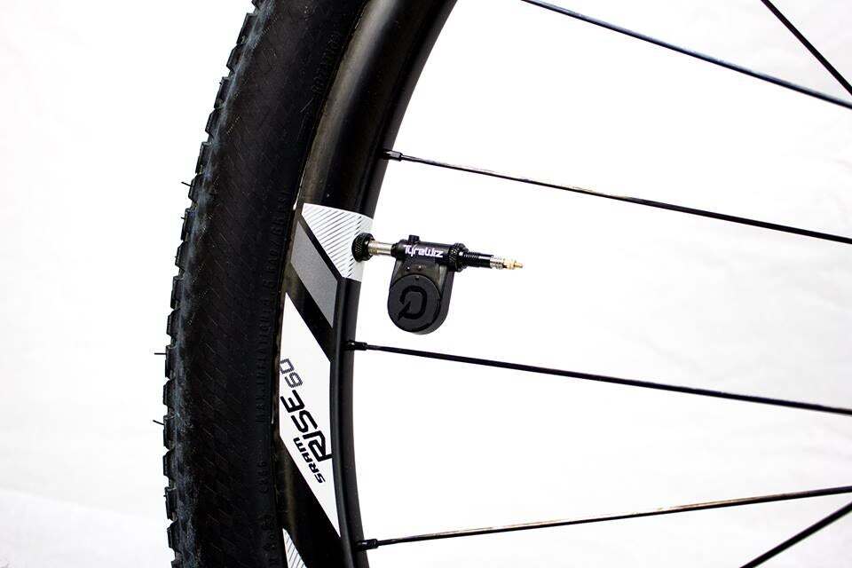 The TyreWiz transmits real-time tire pressure readings