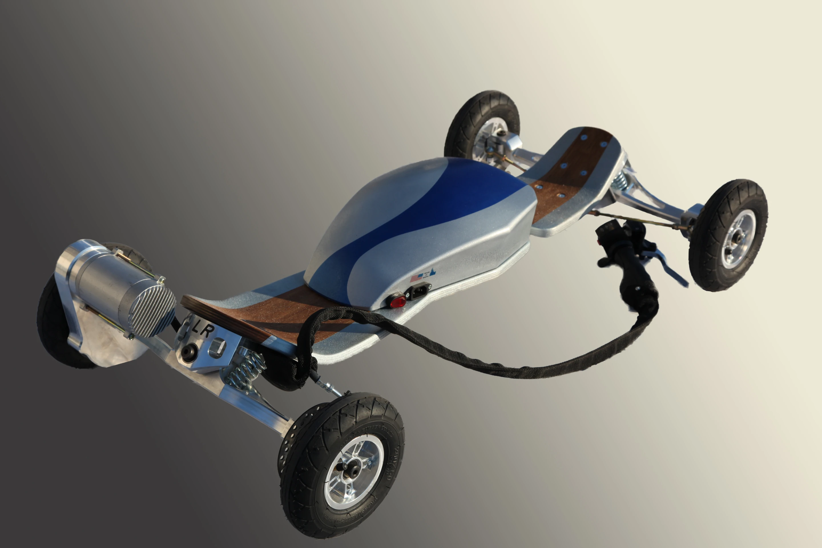 The rear board connects to the front through a torsion spring assembly that allows the user to twist the front or rear part separately using ankle motion