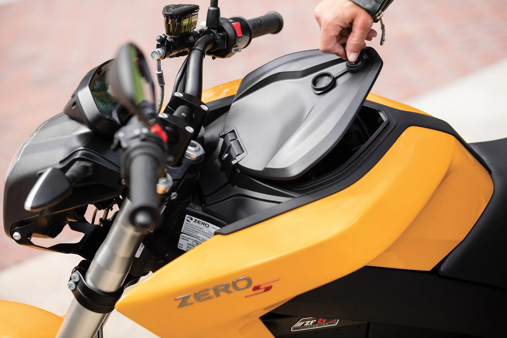 2017 Zero S: lockable, waterproof tank storage