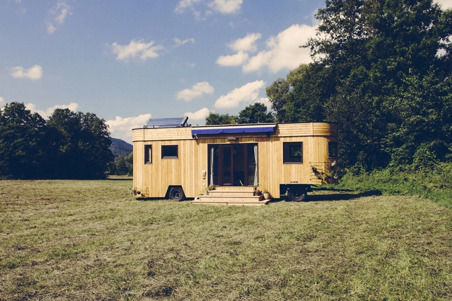The Wohnwagon measure 10 x 2.5 m (32.8 x 8.2 ft), with a 3 x 2 m (9.8 x 6.6 ft) additional expandable section