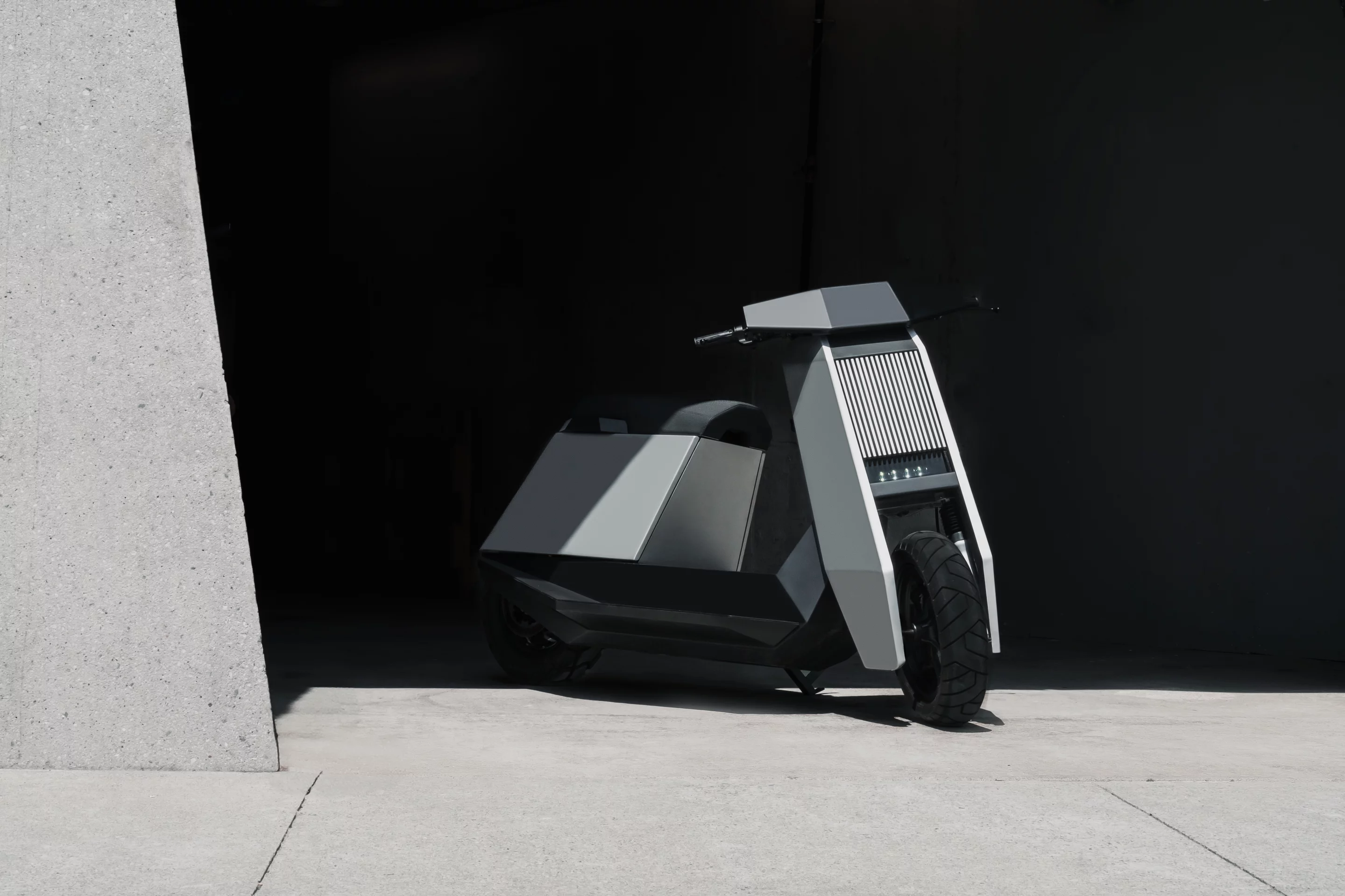 The P1: First Edition electric scooter is the second production run from Infinite Machine