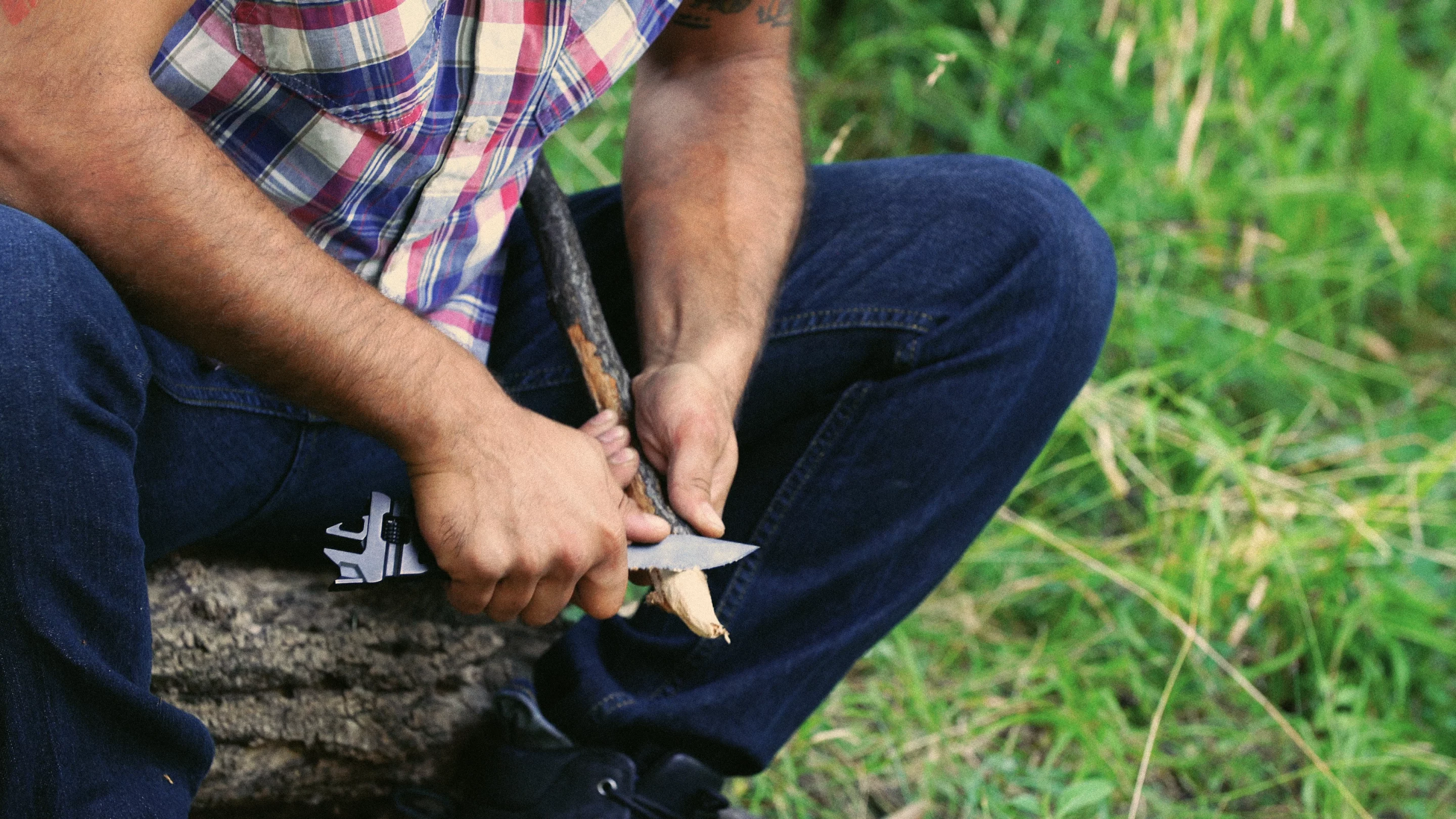 The Caliber X knife in wood-slicing action