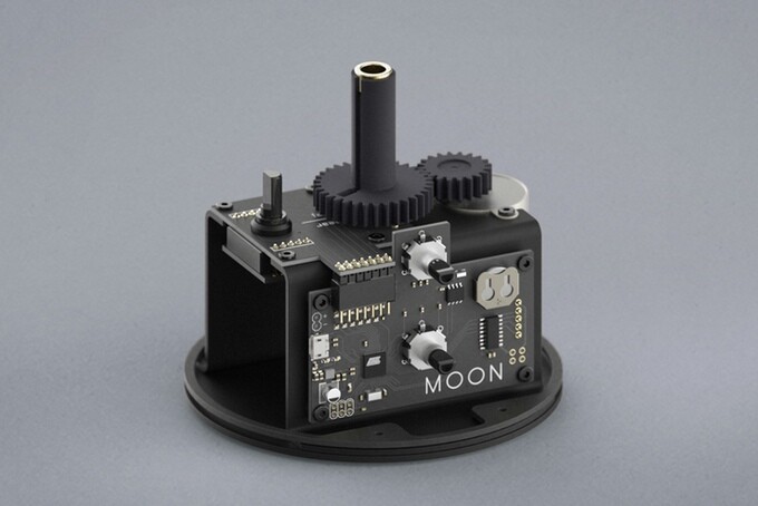 The gearing system allowing MOON to stay in sync with the cycle of the actual Moon